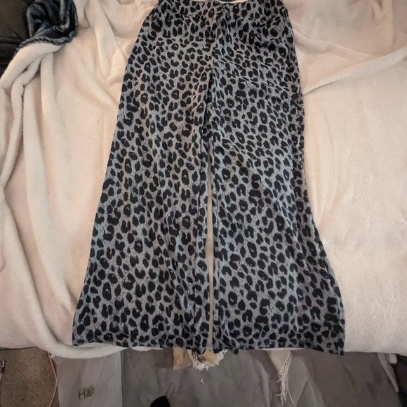 HALARA Gray Leopard Wide-Leg Pants - Picture 6 of 8